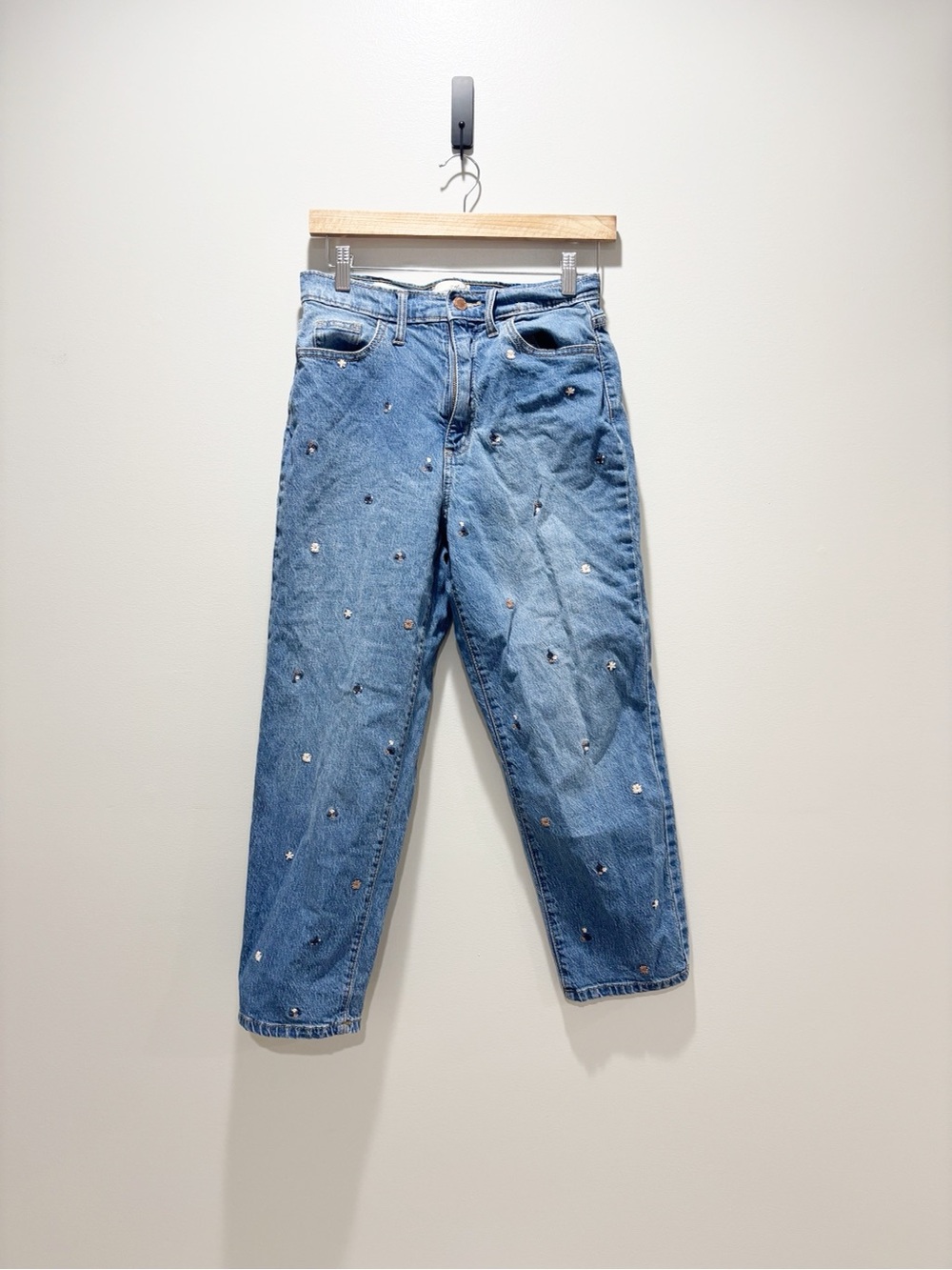 Universal Thread Vintage Straight Jeans With Floral Embroidery Size 27 Short